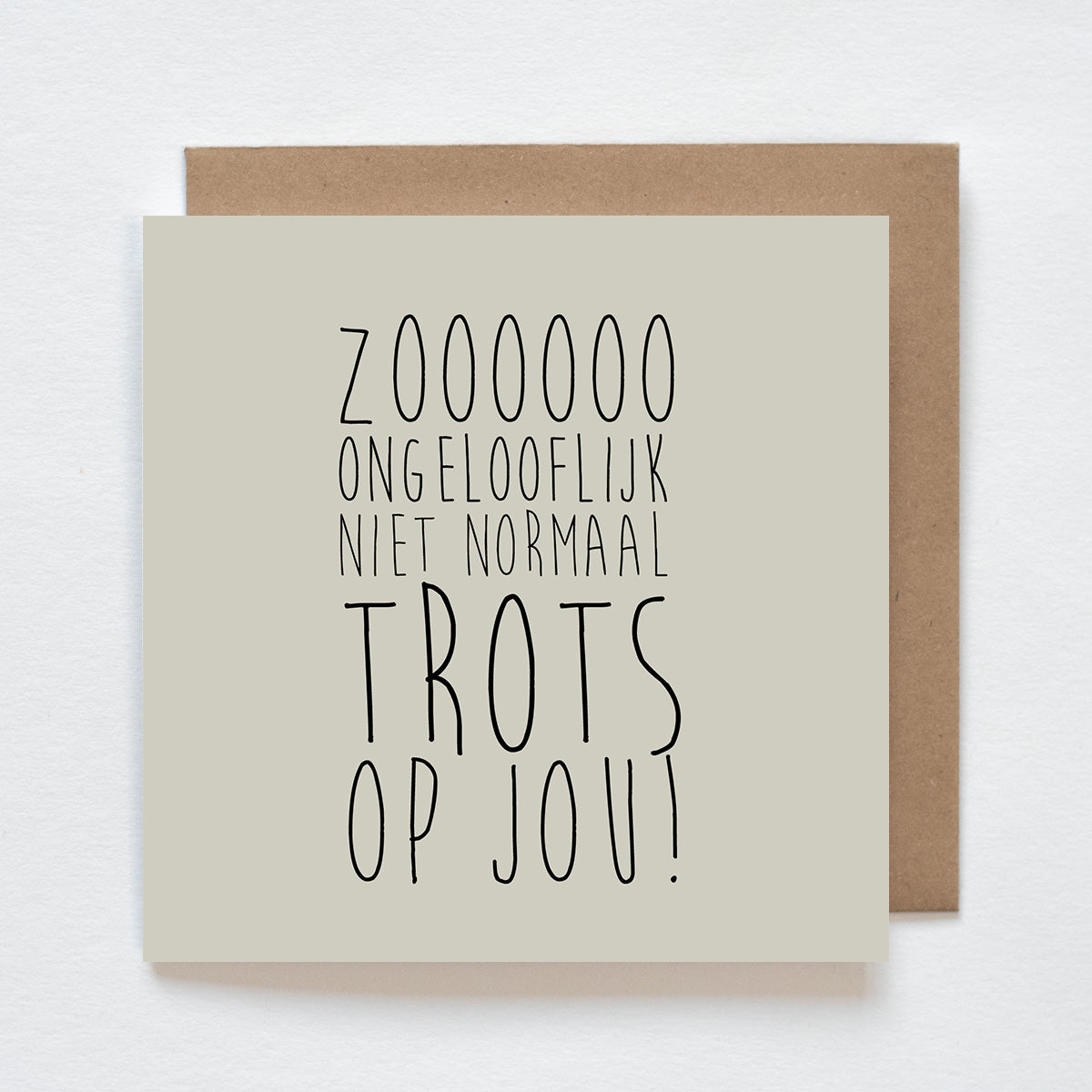 Lieve kaart om te laten weten hoe trots je op iemand bent. Perfect voor diploma’s, nieuwe stappen of gewoon zomaar. Warm, motiverend en vol liefde.