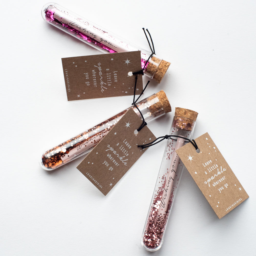 Een wensbuisje met een persoonlijke boodschap voor jouw dierbare. Een Leukigheidje door de brievenbus