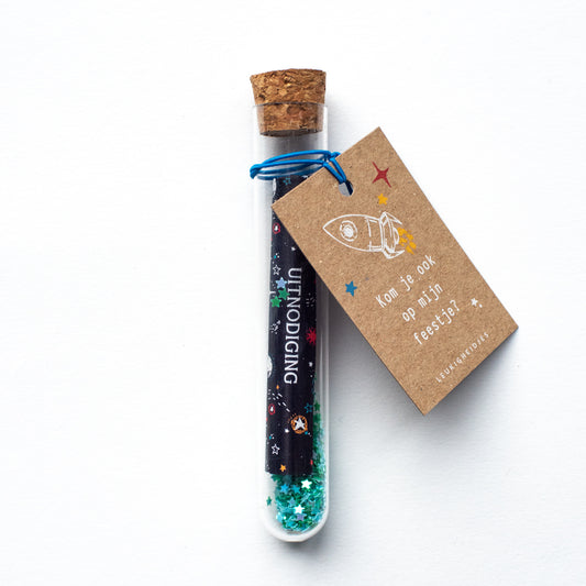 Uitnodigingsbuisje kinderfeestje - jongen - enkel