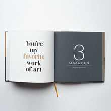 Afbeelding in Gallery-weergave laden, Elke maand start met een mooie opening en quote in het eerste jaar invulboek. 
