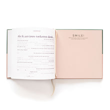 Afbeelding in Gallery-weergave laden, Leuk voor iedereen in te vullen kraambezoekboek. Geen lastige, maar juist leuke en originele vragen. 
