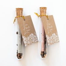 Afbeelding in Gallery-weergave laden, Bruiloft bedankje - &#39; Let love grow&#39;  wensbuisjes
