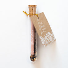 Afbeelding in Gallery-weergave laden, Bruiloft bedankje - &#39; Let love grow&#39;  wensbuisjes

